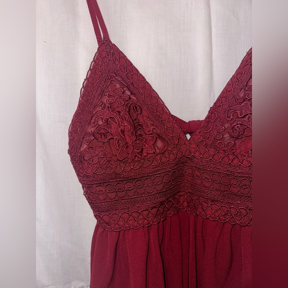 Burgundy Romper w/ lace top and ties in the back - Picture 3 of 8